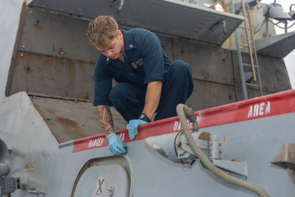 Fresh Water Washdown on USS Paul Ignatius (DDG 117) Fresh Water Washdown on USS Paul Ignatius (DDG 117)