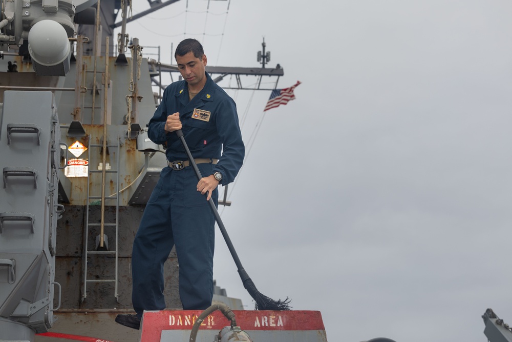 Fresh Water Washdown on USS Paul Ignatius (DDG 117) Fresh Water Washdown on USS Paul Ignatius (DDG 117)