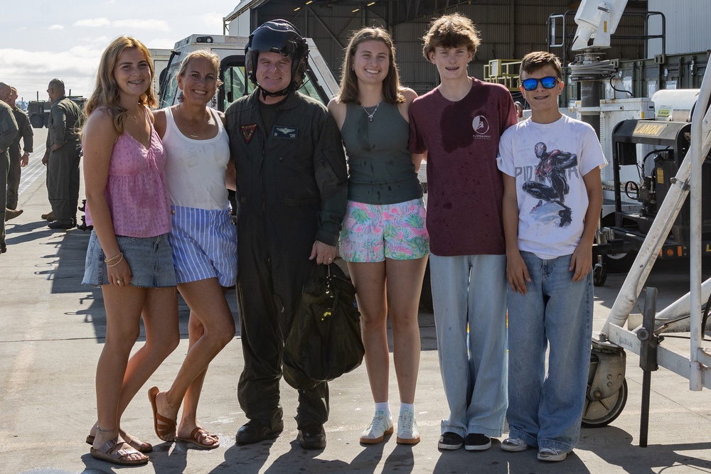 Col. Hunter celebrates final flight as a U. S. Marine Corps pilot