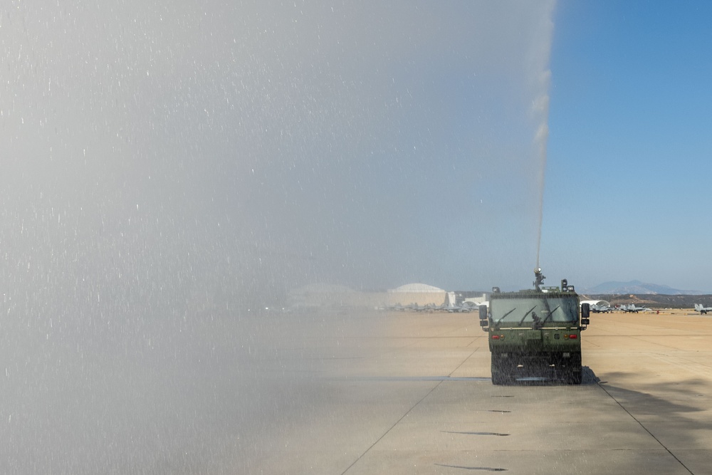 Col. Hunter celebrates final flight as a U. S. Marine Corps pilot