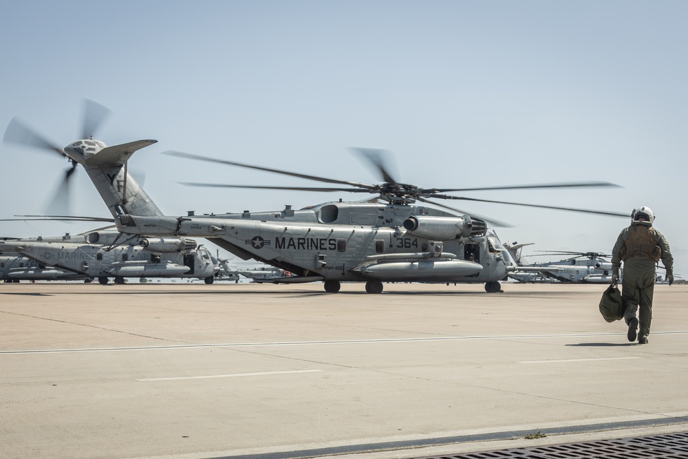 Col. Hunter celebrates final flight as a U. S. Marine Corps pilot