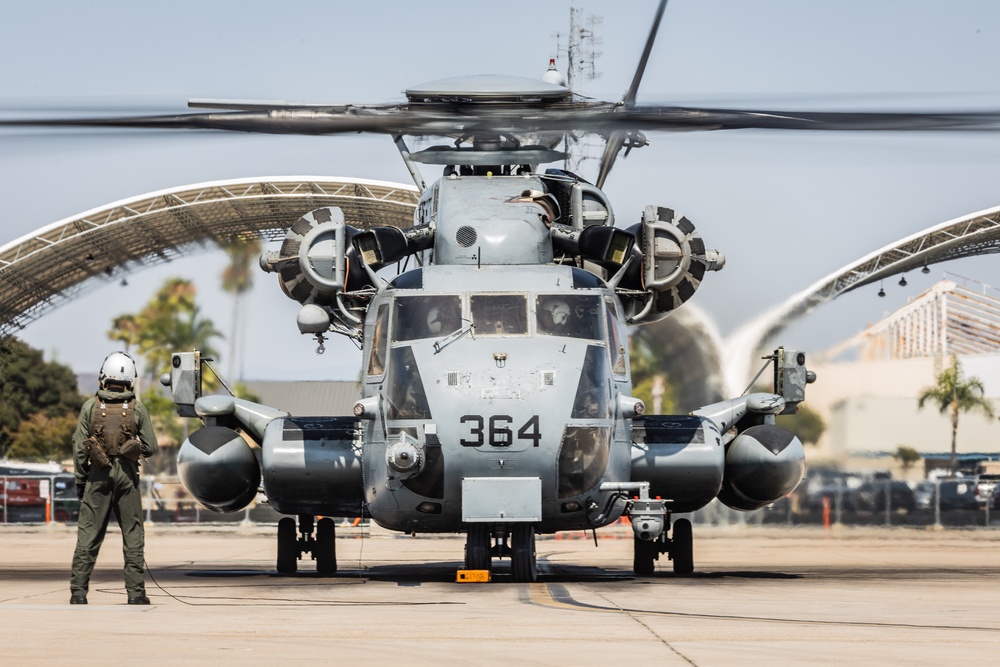 Col. Hunter celebrates final flight as a U. S. Marine Corps pilot