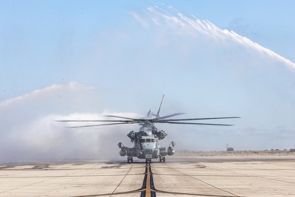 Col. Hunter celebrates final flight as a U. S. Marine Corps pilot