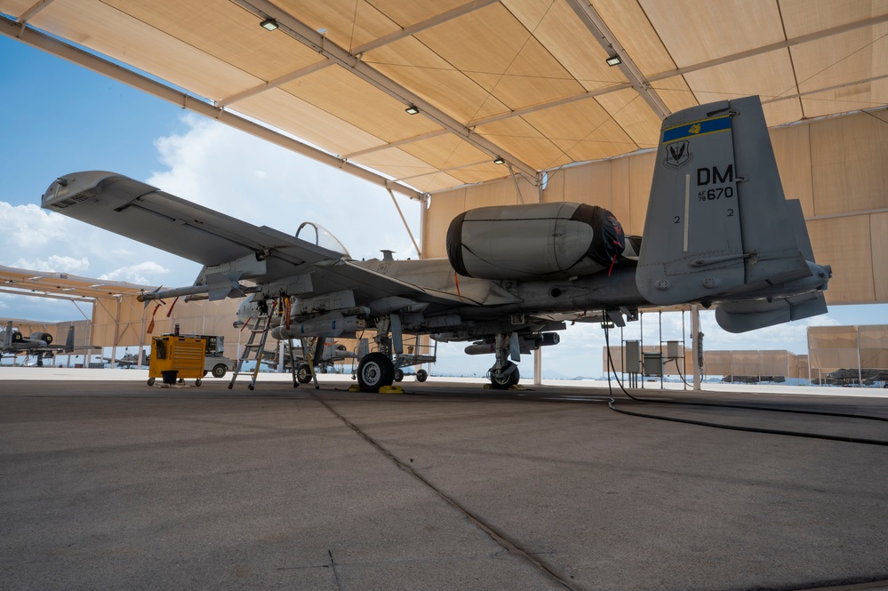 Aircraft maintenance at DM