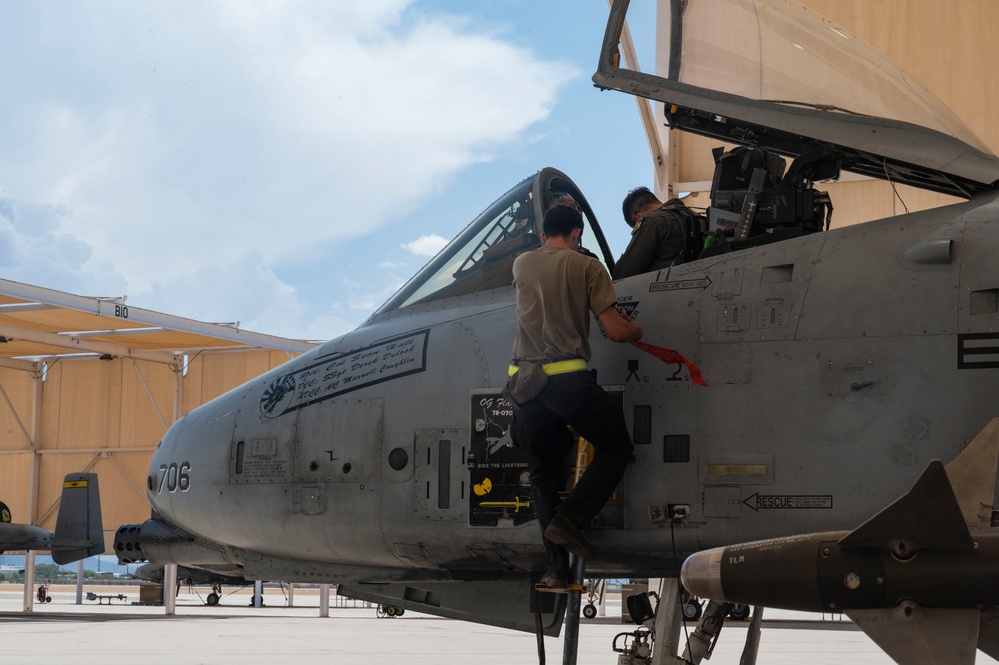 Aircraft maintenance at DM