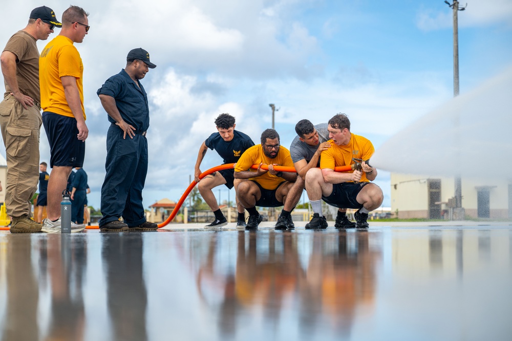 USS Annapolis (SSN 760) conducts damage control training