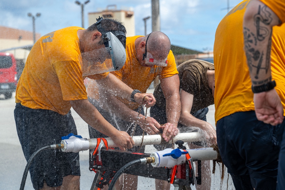 USS Annapolis (SSN 760) conducts damage control training