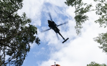 Alaska Army National Guard Dustoff crews conduct hoist training