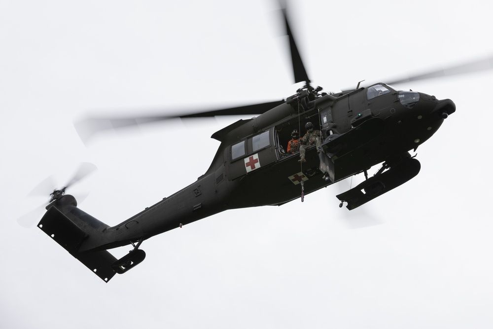 Alaska Army National Guard Dustoff crews conduct hoist training