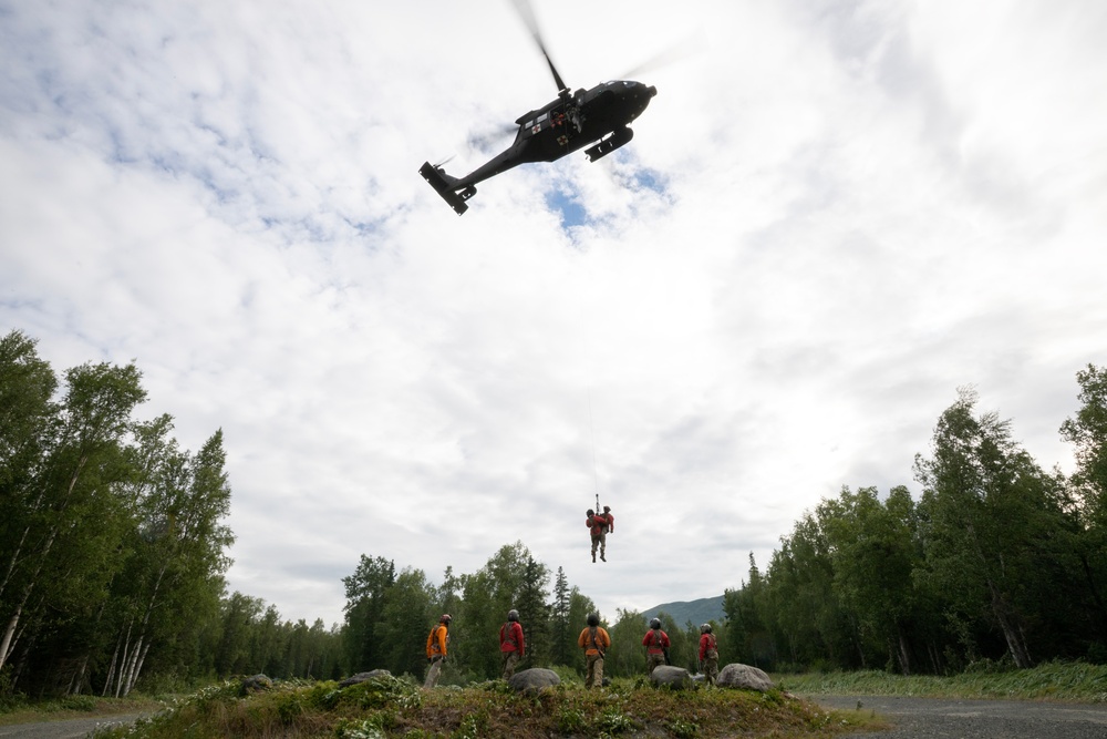 Alaska Army National Guard Dustoff crews conduct hoist training
