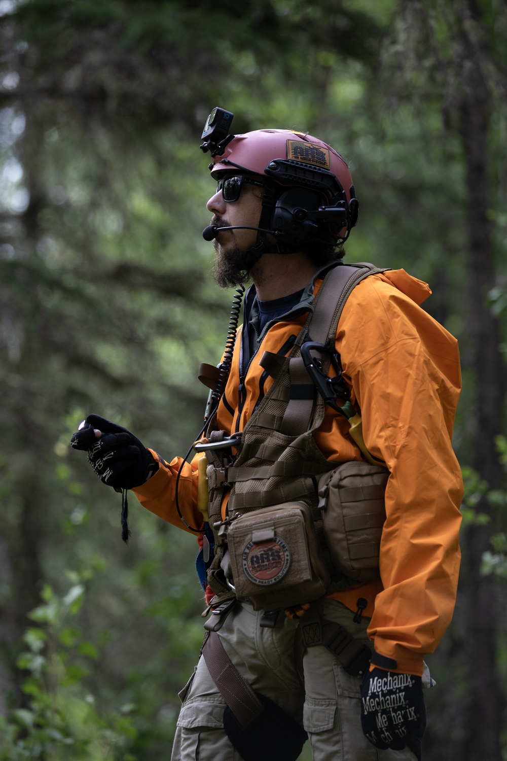 Alaska Army National Guard Dustoff crews conduct hoist training