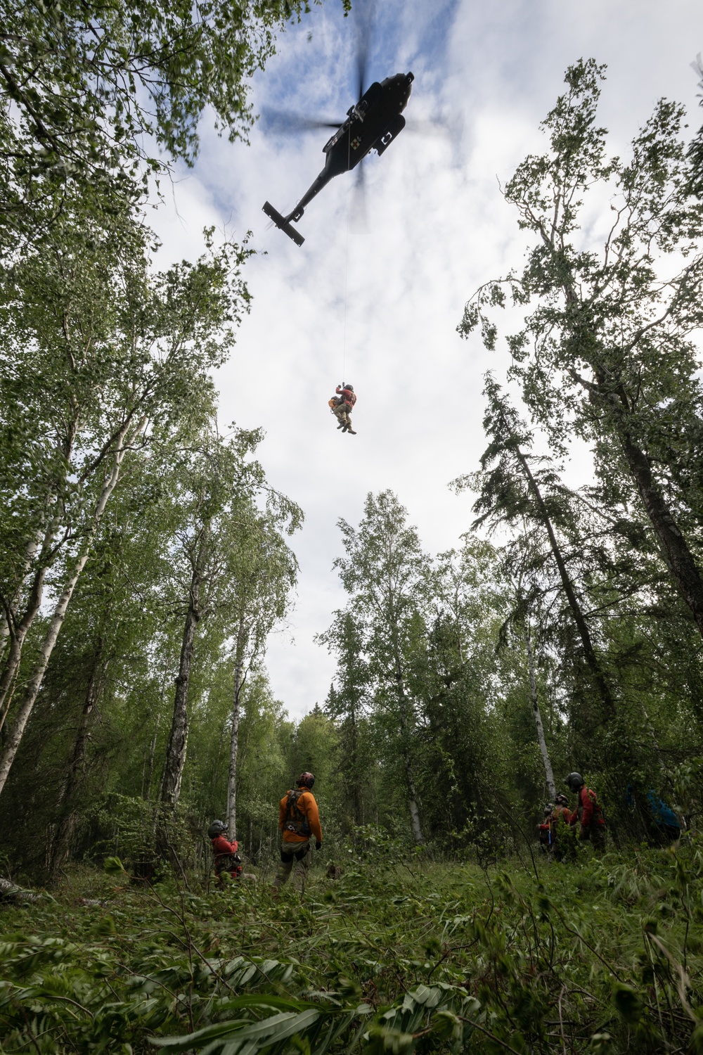 Alaska Army National Guard Dustoff crews conduct hoist training