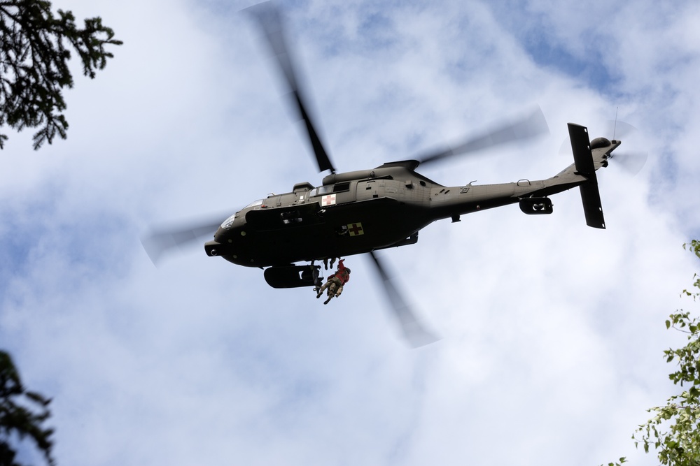 Alaska Army National Guard Dustoff crews conduct hoist training