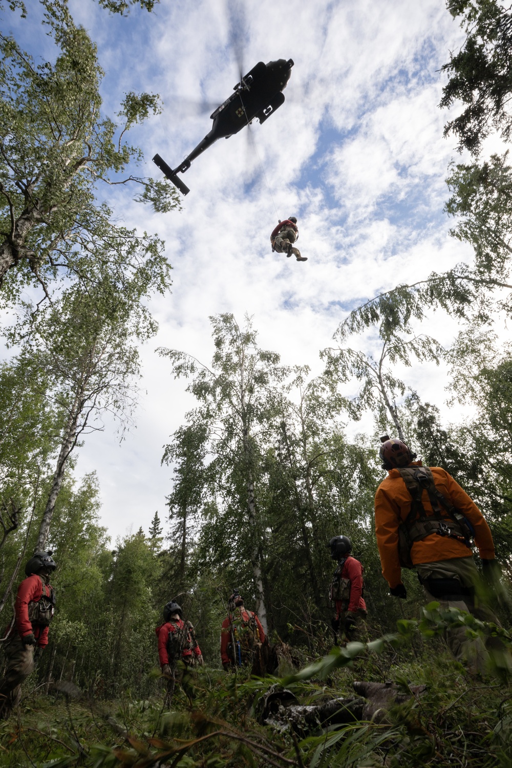 Alaska Army National Guard Dustoff crews conduct hoist training