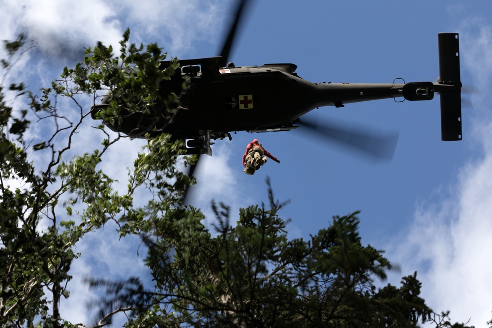 Alaska Army National Guard Dustoff crews conduct hoist training
