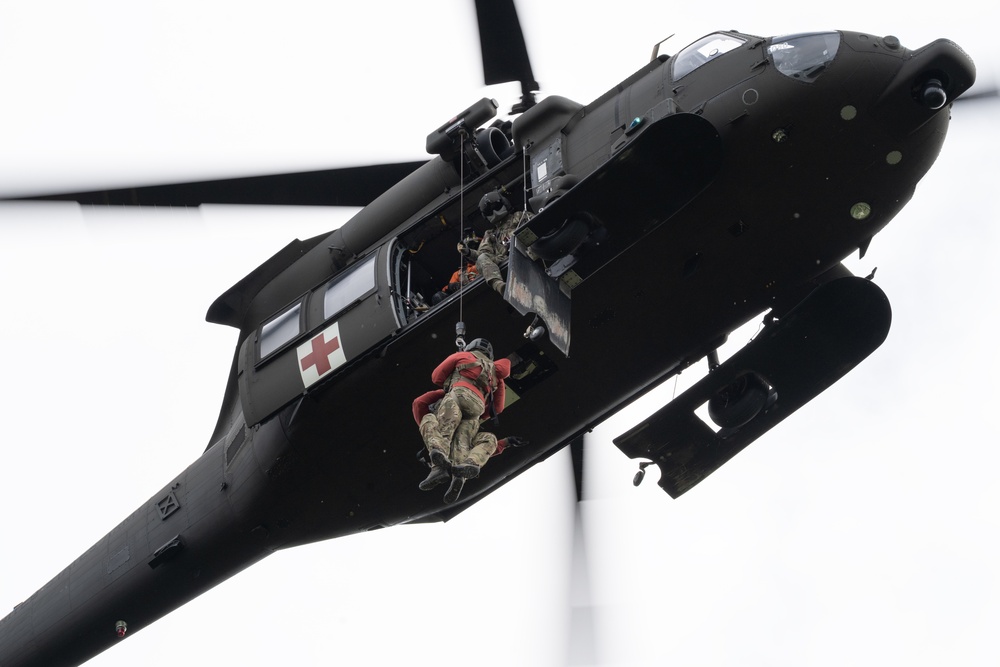 Alaska Army National Guard Dustoff crews conduct hoist training