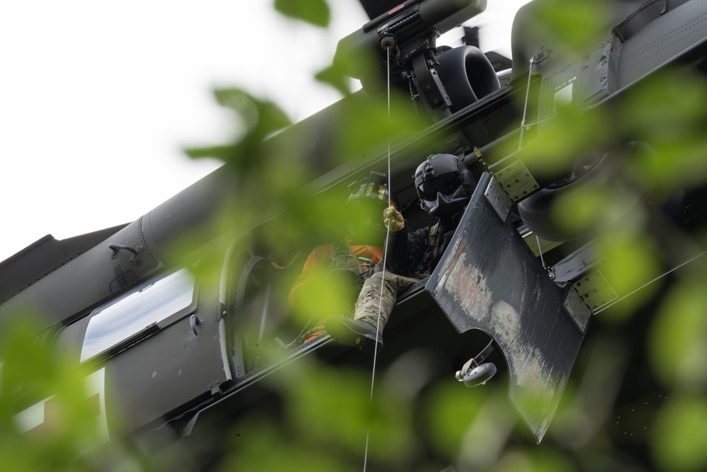 Alaska Army National Guard Dustoff crews conduct hoist training