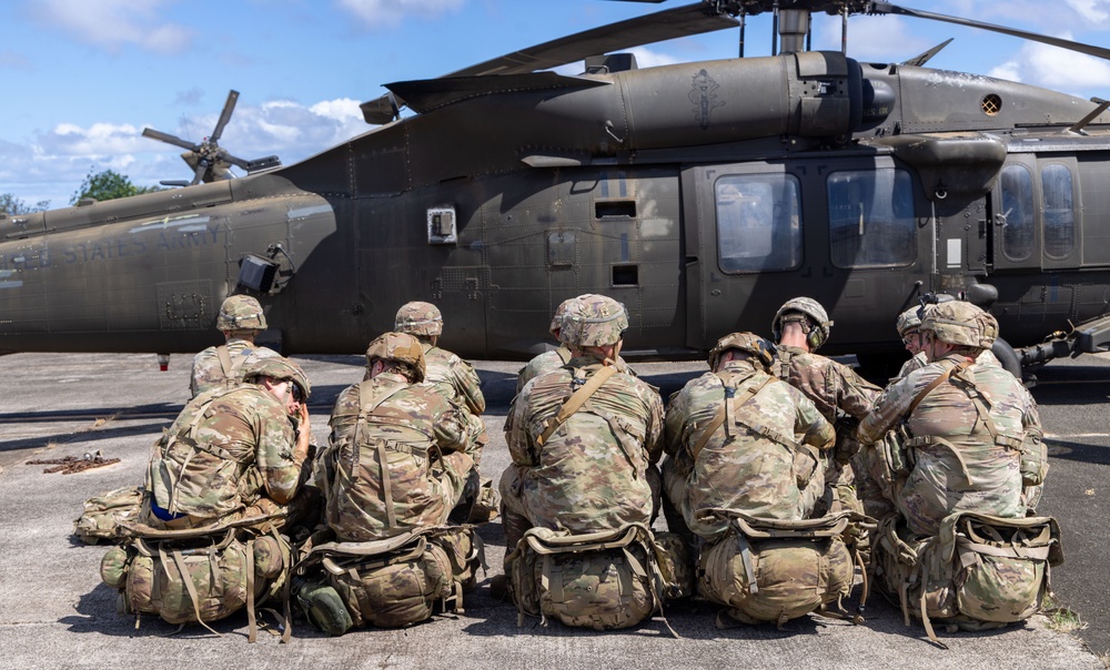 USARPAC Holds Best Squad 2025 Competition: Day 1 Airlift movement