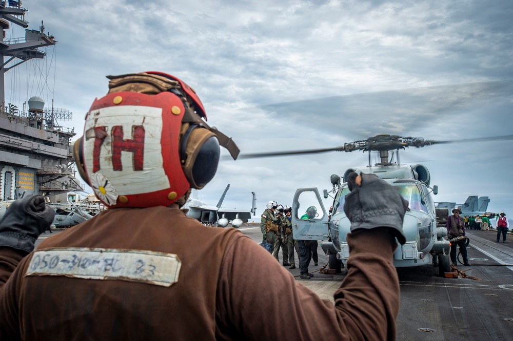 USS Carl Vinson (CVN 70) Conducts Routine Flight Operations in the South China Sea