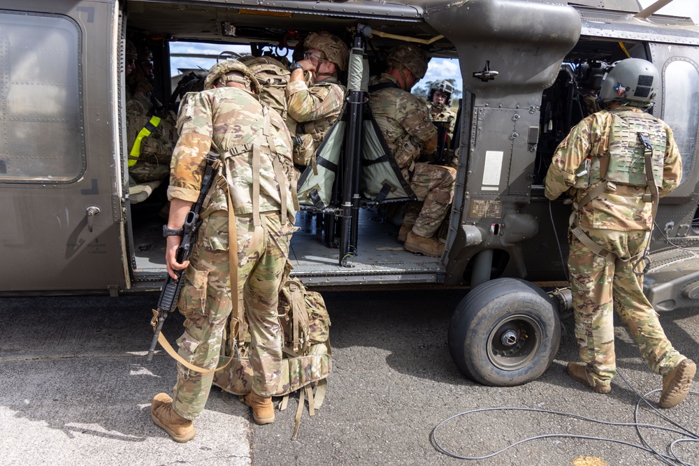 USARPAC Holds Best Squad 2025 Competition: Day 1 Airlift movement