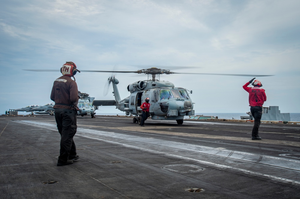 USS Carl Vinson (CVN 70) Conducts Routine Flight Operations in the South China Sea