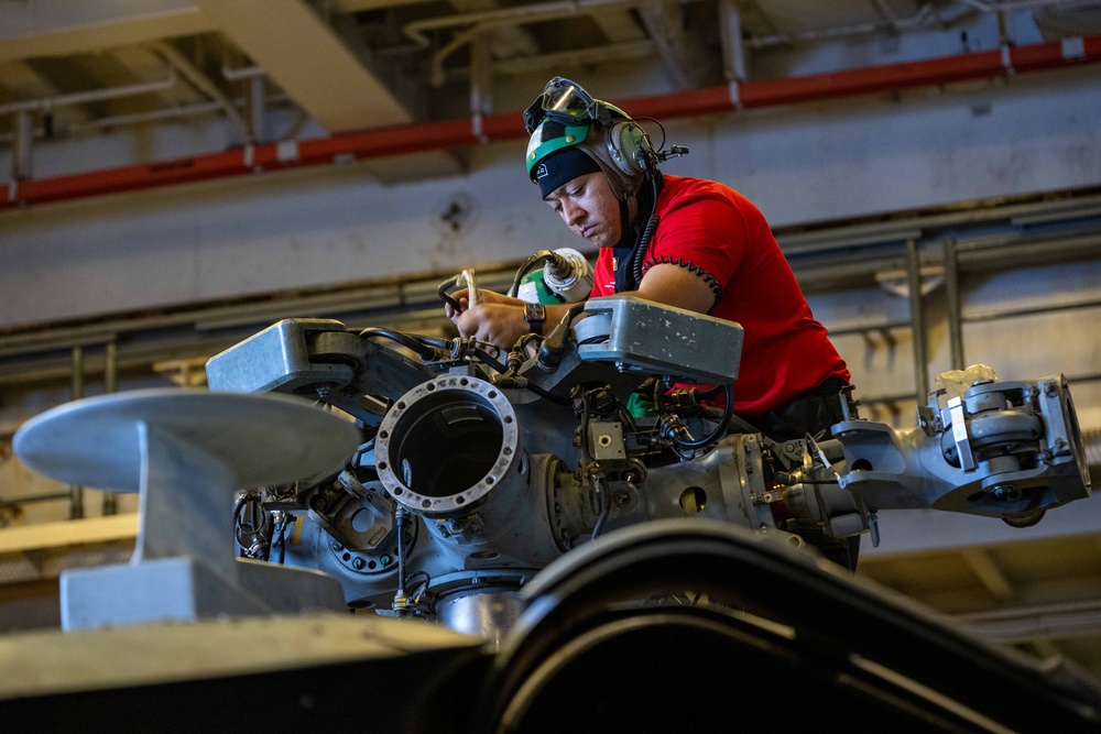 USS America (LHA 6) Conducts Maintenance during Exercise Talisman Sabre