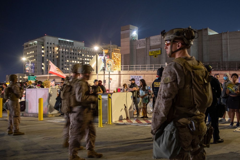 US Marines guard federal buildings in LA