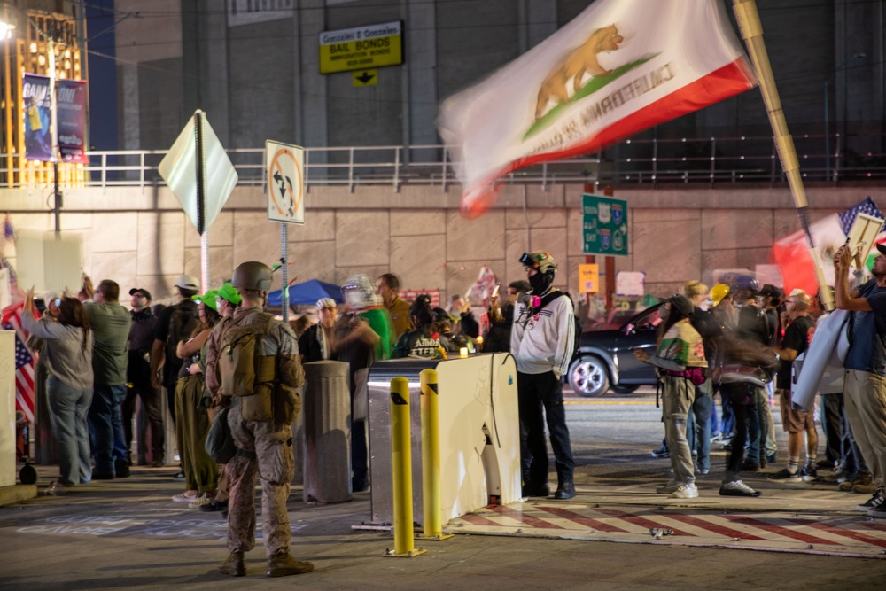US Marines guard federal buildings in LA
