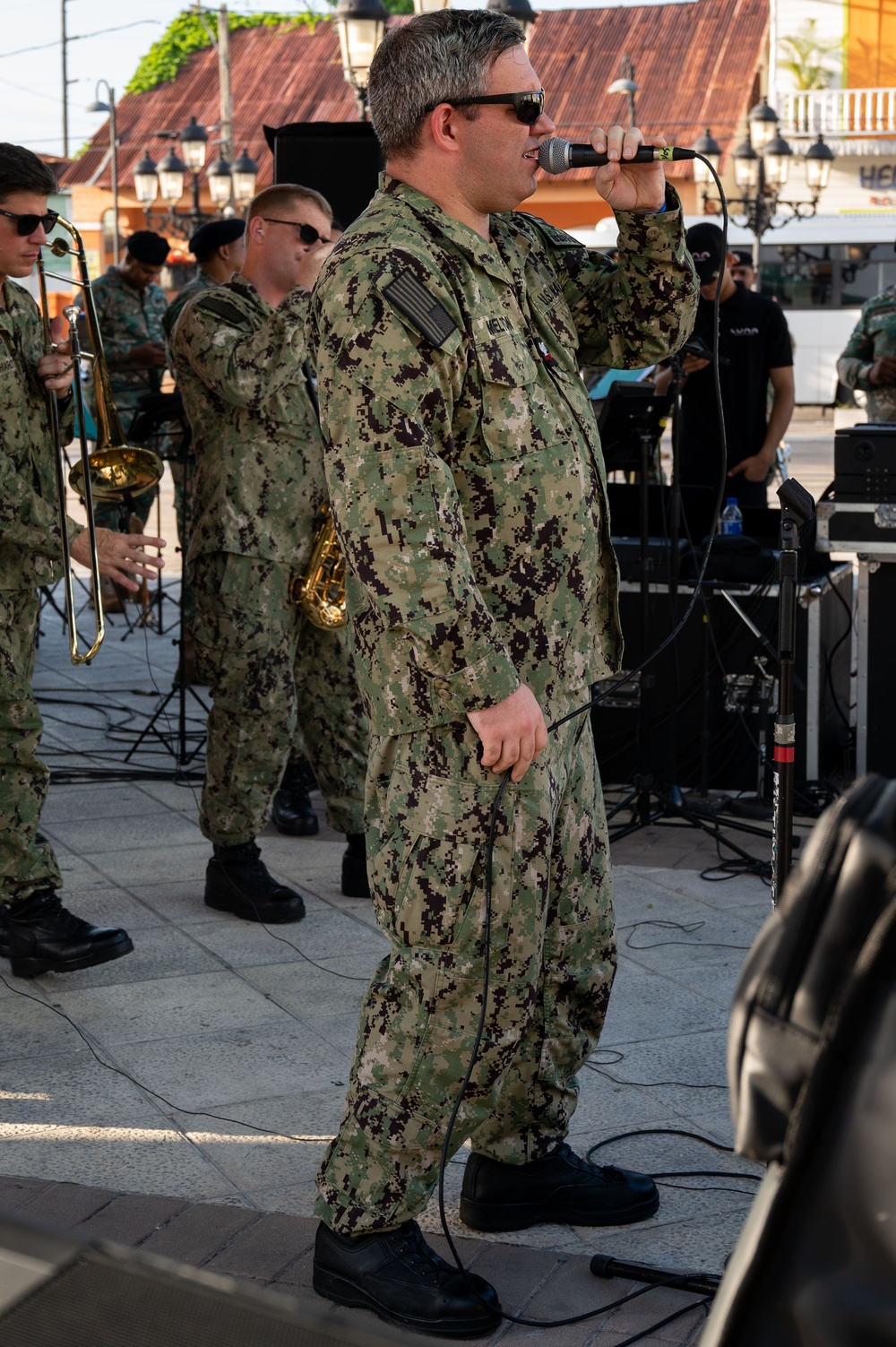 DVIDS Images USFF Band Performs - 1000w Q95