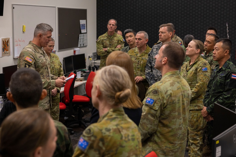 8th TSC's Maj. Gen. Gavin Gardner and ADF Maj. Gen. Carla Watts visits the Combine Joint Theater Support Component