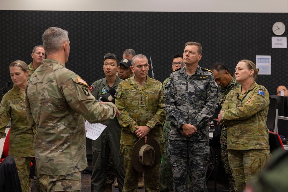 8th TSC's Maj. Gen. Gavin Gardner and ADF Maj. Gen. Carla Watts visits the Combine Joint Theater Support Component