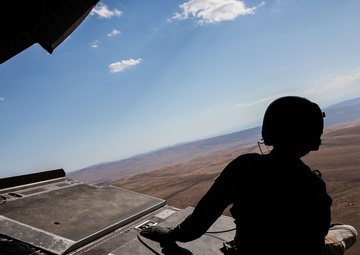 Washington National Guard Ch-47s transport M777 howitzers