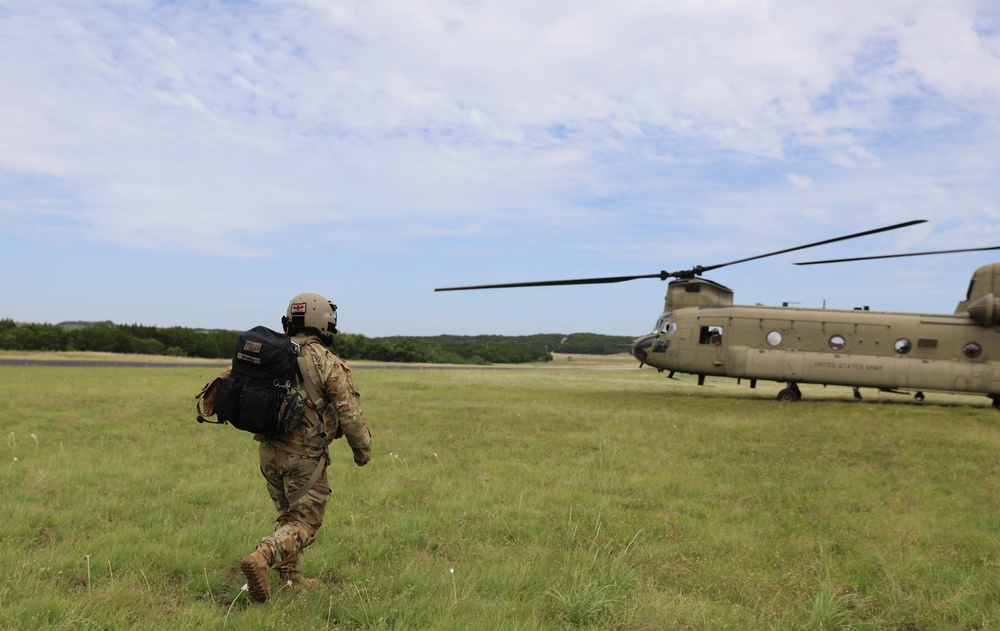 2-149 General Support Aviation Battalion Conducts Medical and Tail to Tail Training