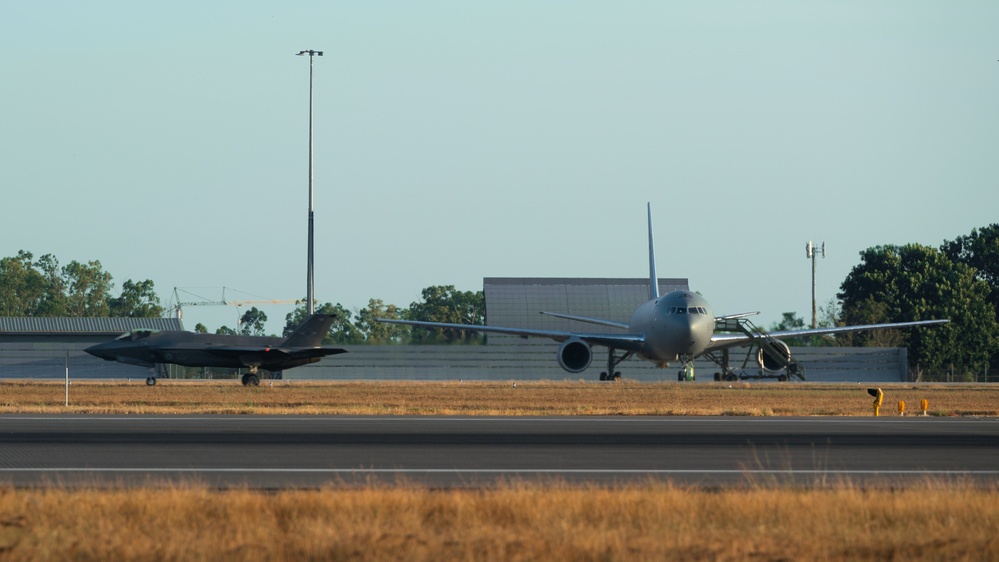U.S., RAAF F-35 pilots launch international interfly during Talisman Sabre 25