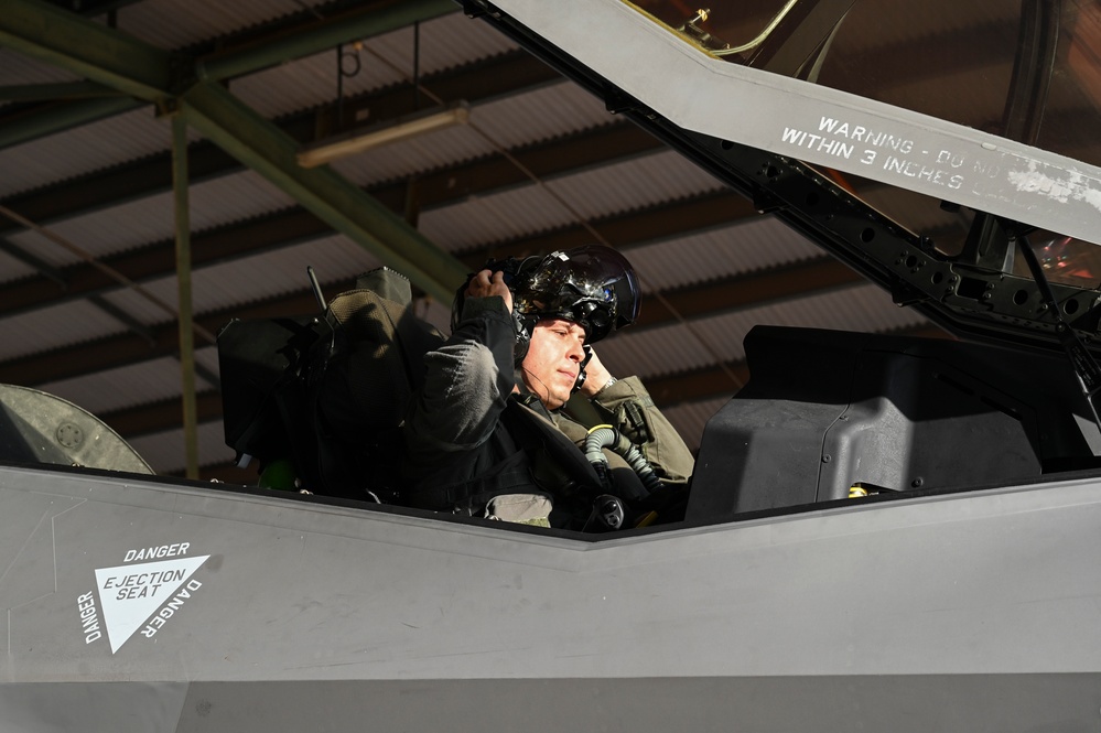 USAF launches first International Interfly with RAAF