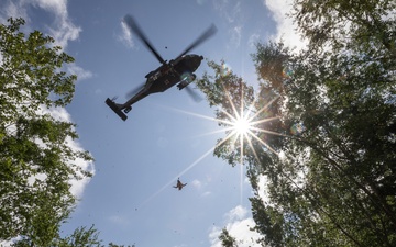 Alaska Army National Guard Dustoff crews conduct hoist training