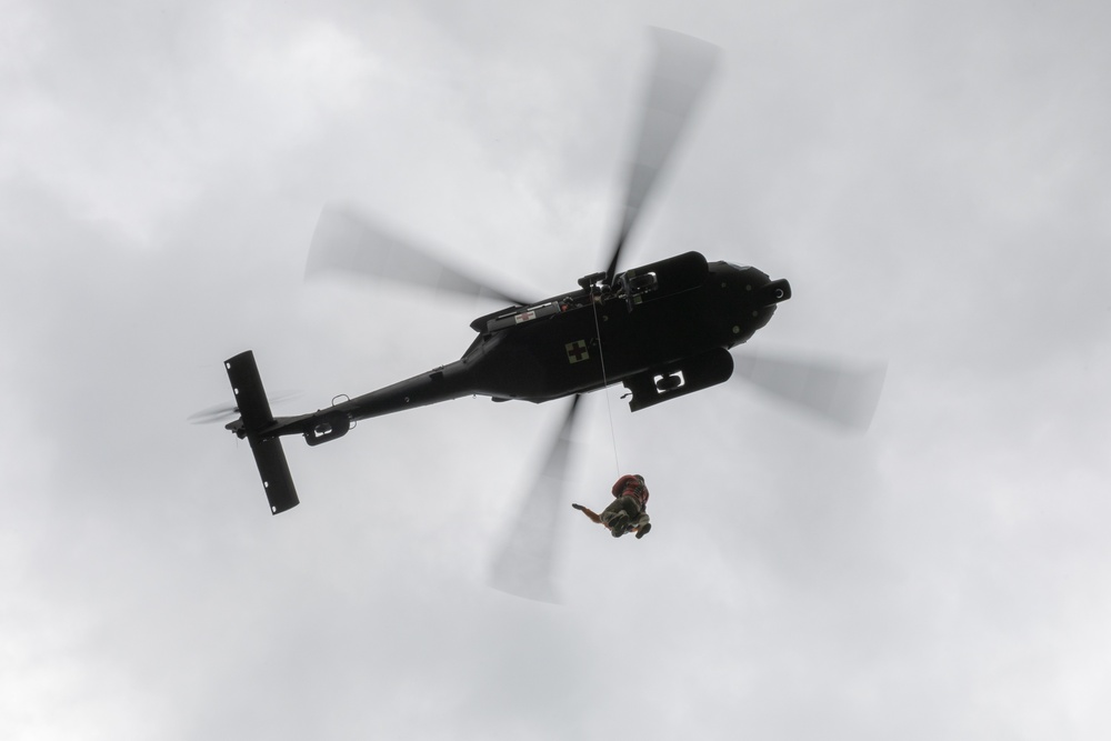 Alaska Army National Guard Dustoff crews conduct hoist training