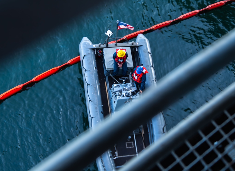 USS Essex (LHD 2) Sailors conduct small boat operations