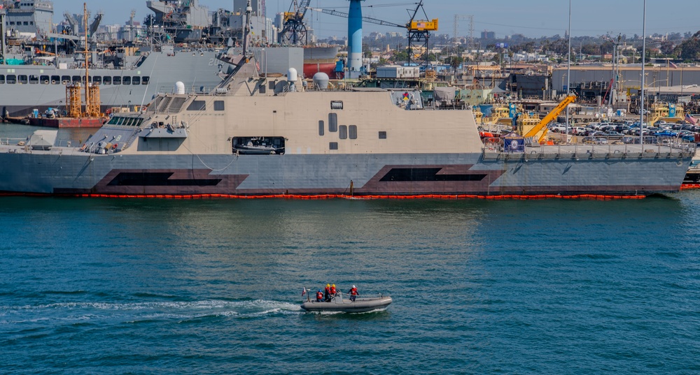 USS Essex (LHD 2) Sailors conduct small boat operations