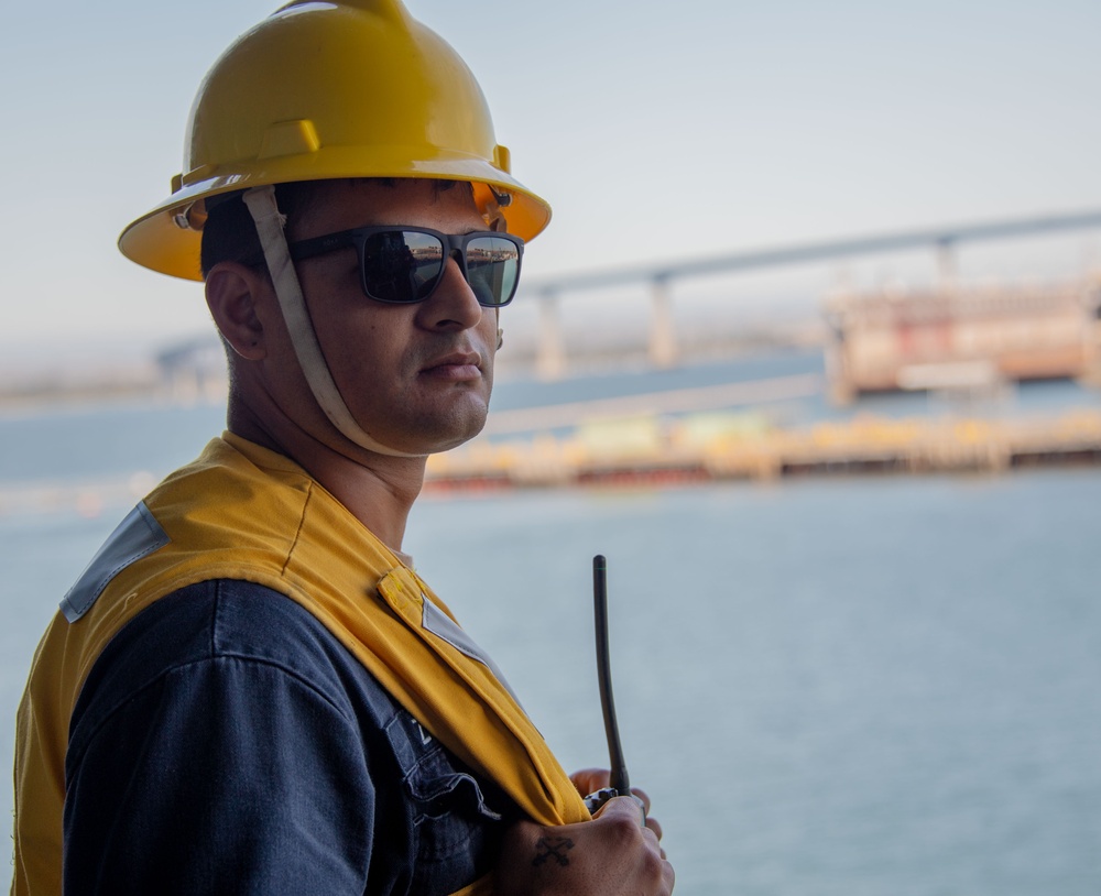 USS Essex (LHD 2) Sailors conduct small boat operations