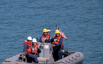 USS Essex (LHD 2) Sailors conduct small boat operations