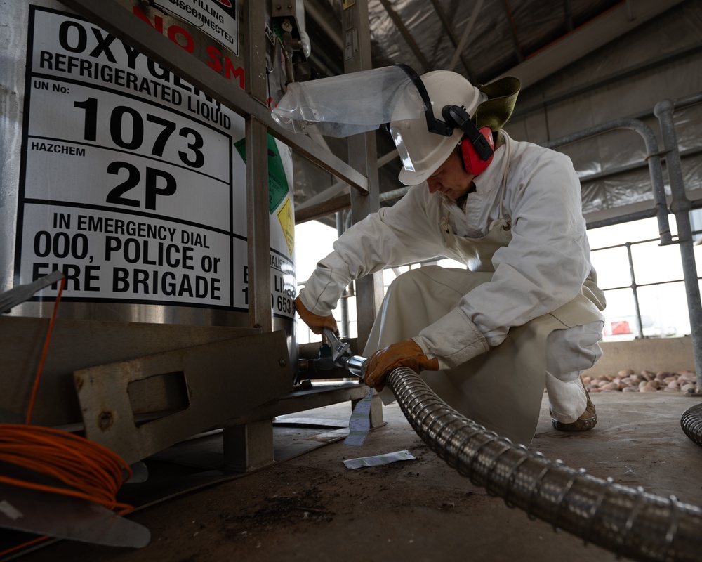 319th POL and RAAF fill liquid oxygen tanks at Talon Shield