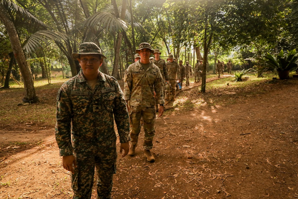 Survival in the Tropics: Malaysian Army Shares Essential Jungle Training with U.S. and Australian Soldiers