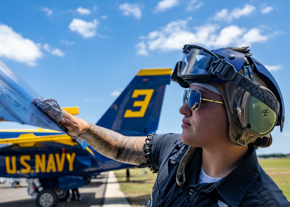 The U.S. Navy Flight Demonstration Squadron, the Blue Angels’ perform at the Sun 'n Fun Aerospace Expo