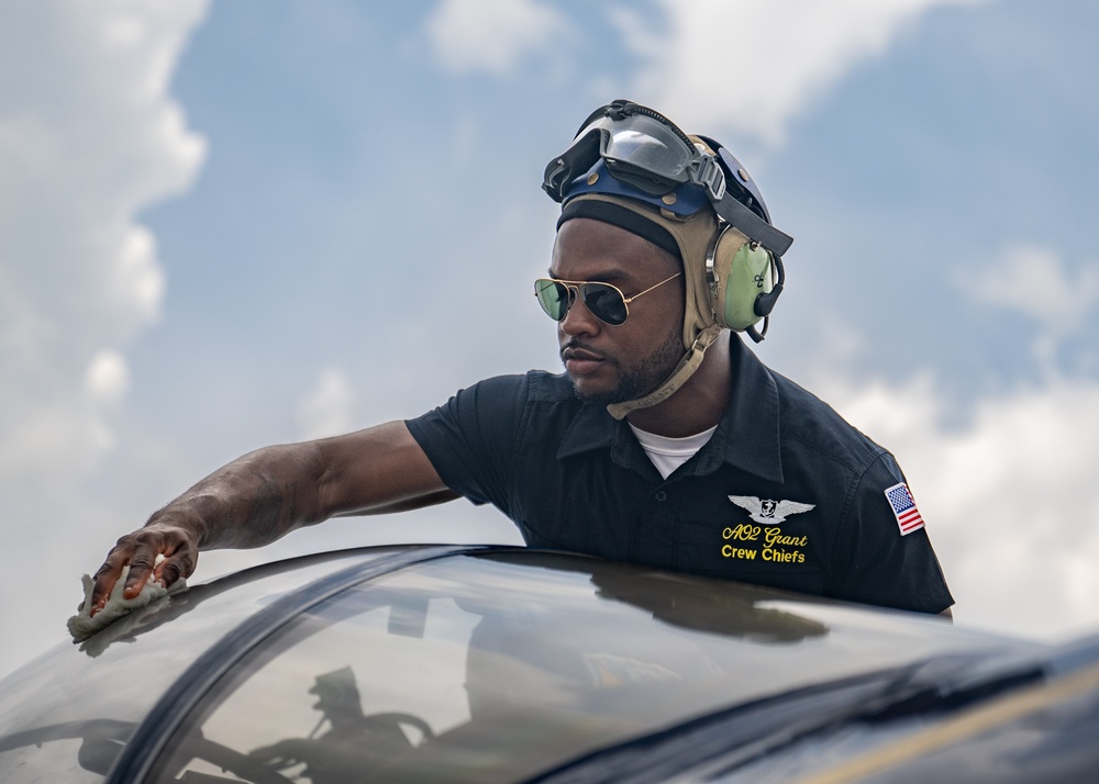 The U.S. Navy Flight Demonstration Squadron, the Blue Angels’ perform at The Great Tennessee Air Show