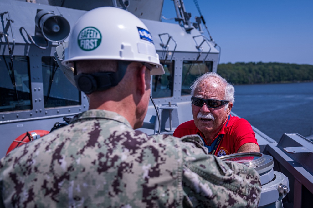 Namesake Visits Pre-Commissioning Unit Harvey C. Barnum Jr. (DDG 124)