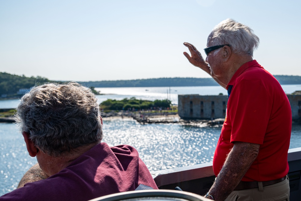 Namesake Visits Pre-Commissioning Unit Harvey C. Barnum Jr. (DDG 124)