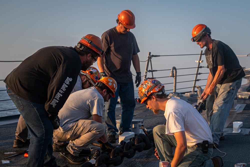 Namesake Visits Pre-Commissioning Unit Harvey C. Barnum Jr. (DDG 124)