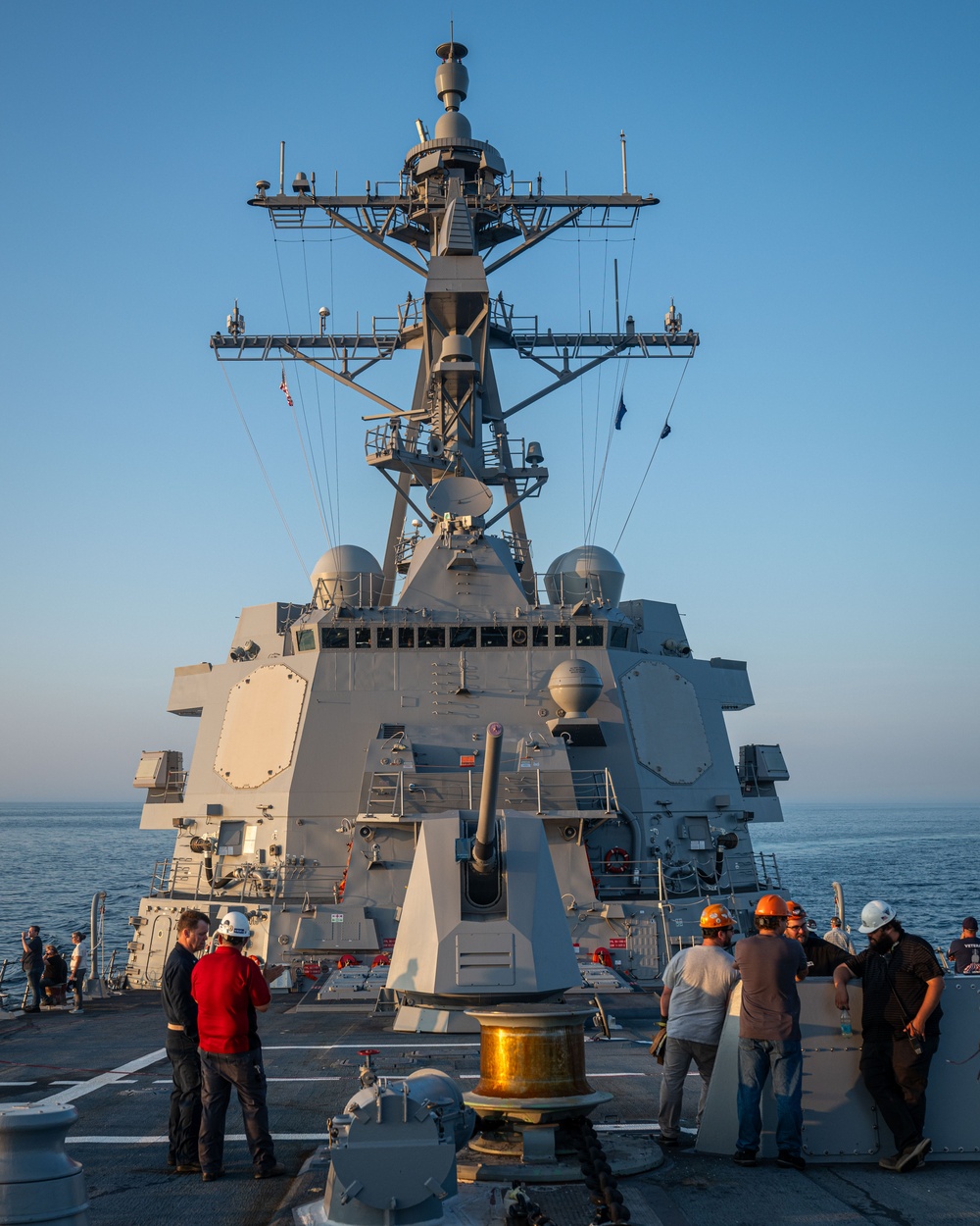 Namesake Visits Pre-Commissioning Unit Harvey C. Barnum Jr. (DDG 124)