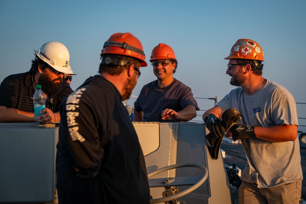 Namesake Visits Pre-Commissioning Unit Harvey C. Barnum Jr. (DDG 124)
